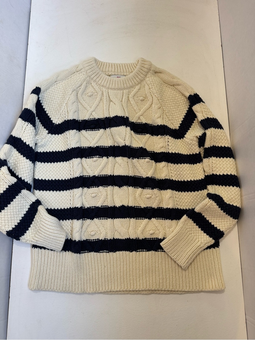 Vineyard Vines Navy and Cream fisherman sweater size medium women’s
